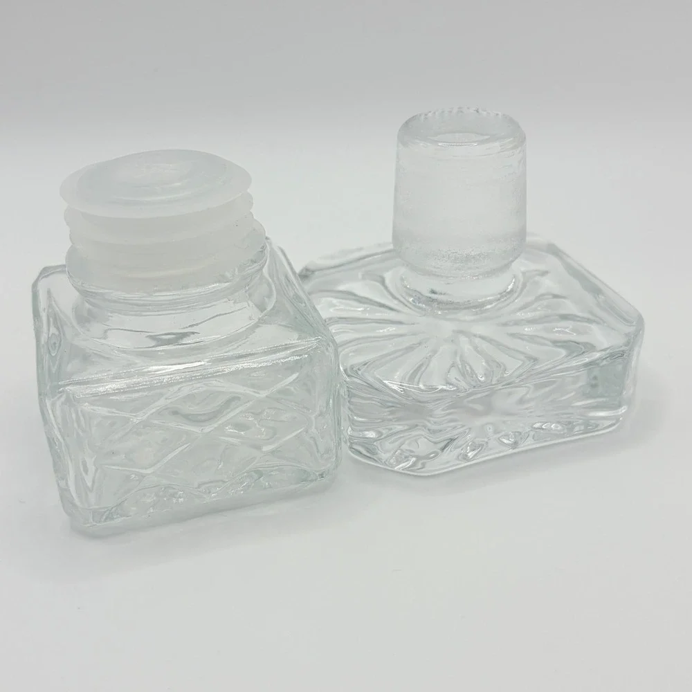 Unbranded VTG Decanter Stoppers Set 2 Clear Glass Quilted‎ Starburst Replacement